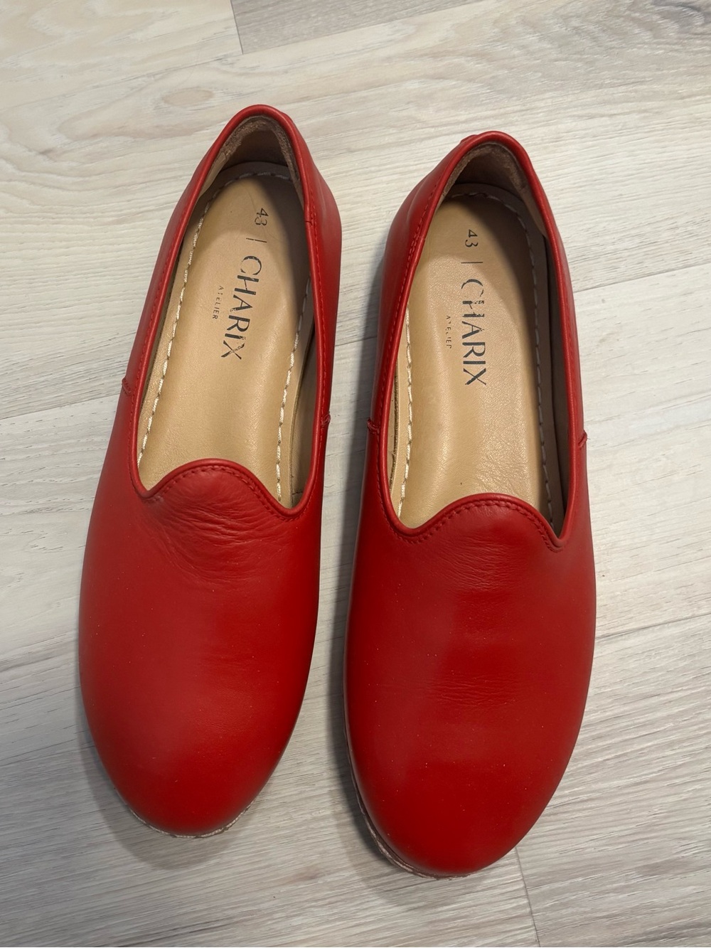 Charix size 11 (43). Women’s loafer. Beautiful red